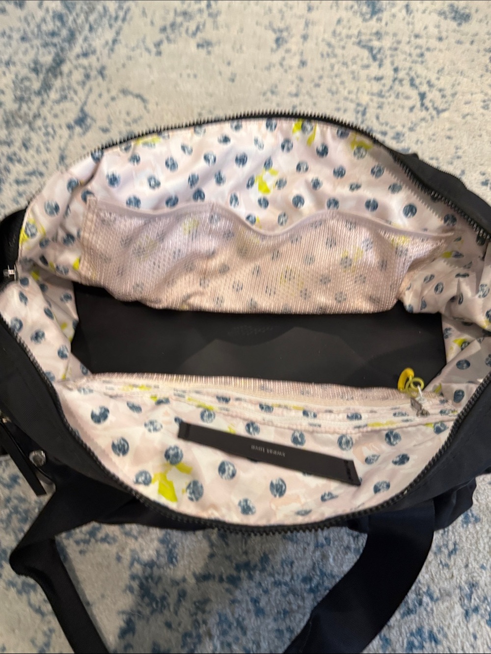 Lululemon Gym to Win Duffel Bag - Picture 3 of 7